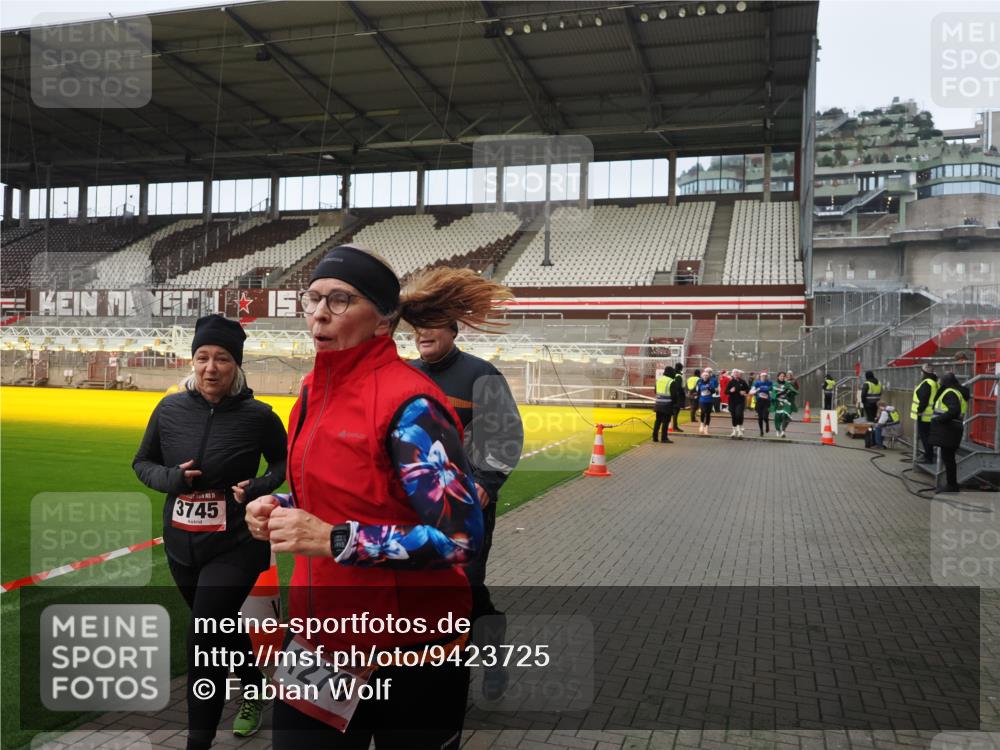 07.12.2025 - St. Pauli X-Mass-Run No. 15 Fabian Wolf http://msf.ph/oto/9423725 07.12.2025 12:02:46 Ziel 235, 826, 1279, 2095, 3429, 3432, 3743, 3745, 3803, 3995, 4681, 4682, 4683, 4684 meine-sportfotos.de