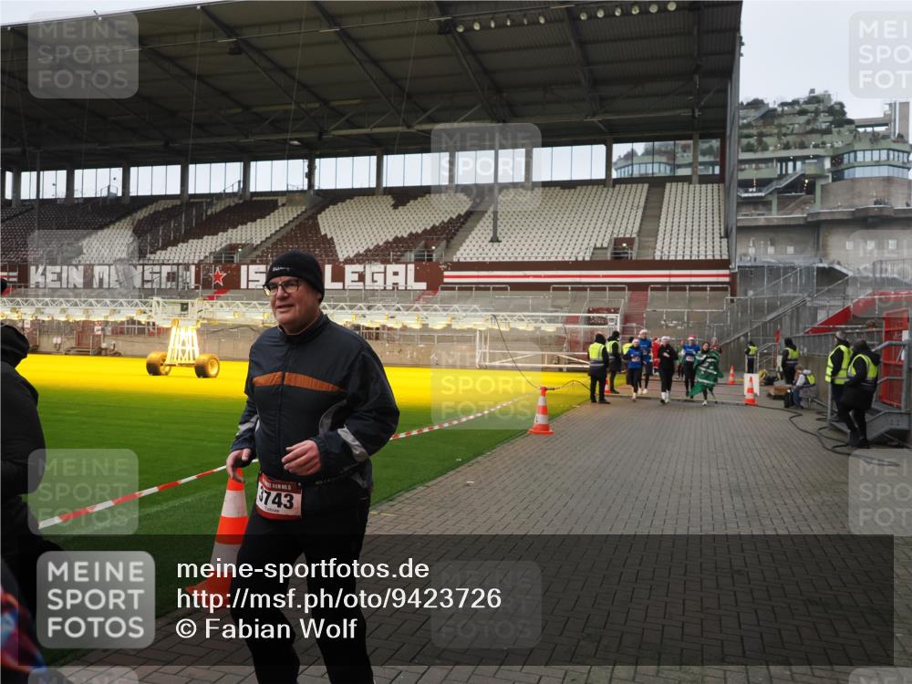 07.12.2025 - St. Pauli X-Mass-Run No. 15 Fabian Wolf http://msf.ph/oto/9423726 07.12.2025 12:02:47 Ziel 826, 1279, 2095, 3432, 3743, 3745, 3803, 3995, 4681, 4682, 4683, 4684 meine-sportfotos.de