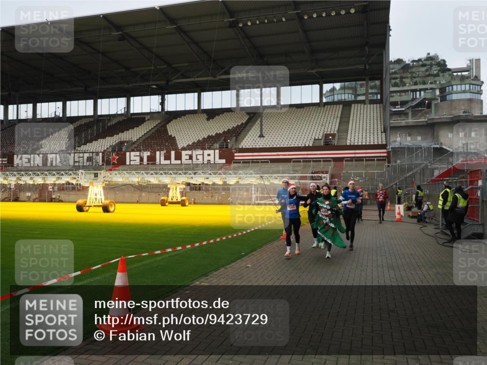 07.12.2025 - St. Pauli X-Mass-Run No. 15 Fabian Wolf http://msf.ph/oto/9423729 07.12.2025 12:02:50 Ziel 826, 1279, 2095, 3743, 3745, 3803, 3995, 4076, 4120, 4228, 4681, 4682, 4683, 4684 meine-sportfotos.de