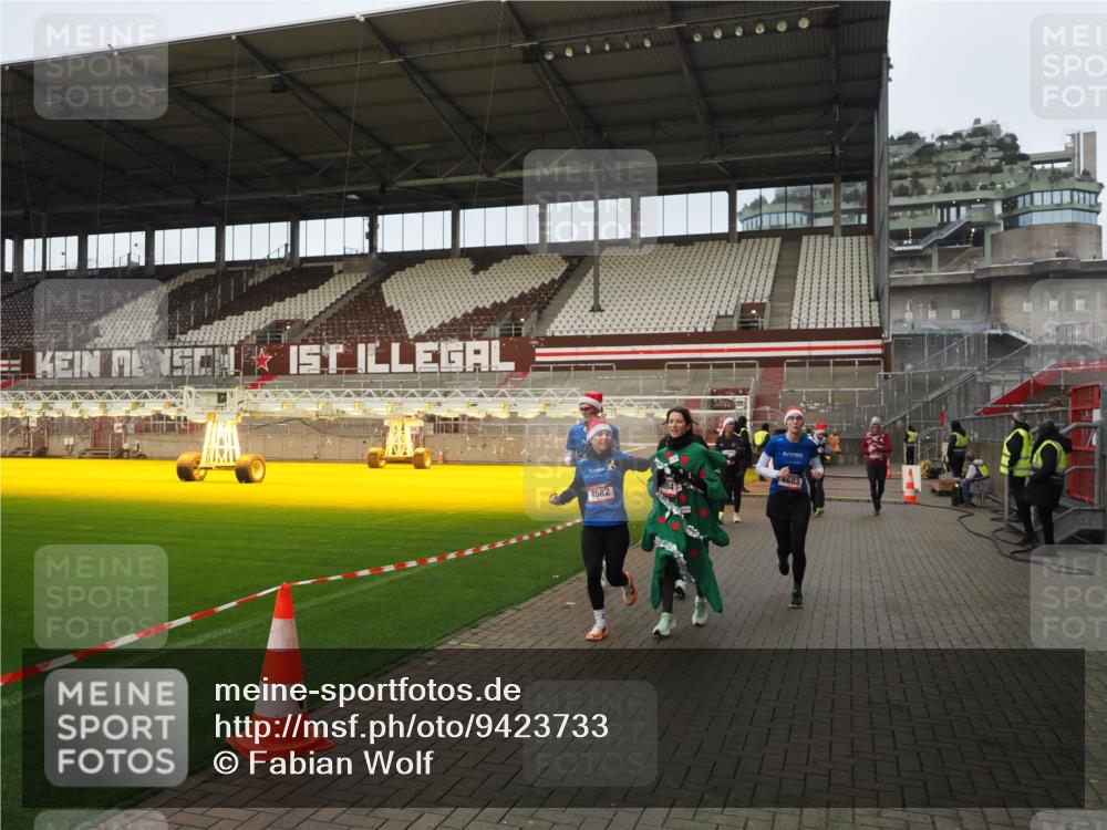 07.12.2025 - St. Pauli X-Mass-Run No. 15 Fabian Wolf http://msf.ph/oto/9423733 07.12.2025 12:02:51 Ziel 826, 1279, 2095, 3743, 3745, 3803, 3995, 4076, 4120, 4228, 4681, 4682, 4683, 4684 meine-sportfotos.de