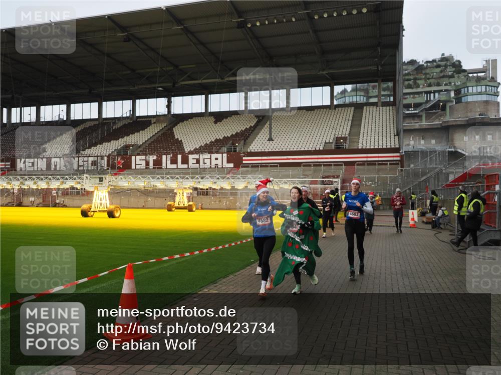 07.12.2025 - St. Pauli X-Mass-Run No. 15 Fabian Wolf http://msf.ph/oto/9423734 07.12.2025 12:02:51 Ziel 826, 1279, 2095, 3743, 3745, 3803, 3995, 4076, 4120, 4228, 4681, 4682, 4683, 4684 meine-sportfotos.de