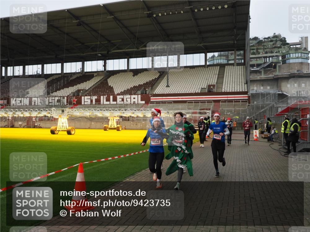 07.12.2025 - St. Pauli X-Mass-Run No. 15 Fabian Wolf http://msf.ph/oto/9423735 07.12.2025 12:02:51 Ziel 826, 1279, 2095, 3743, 3745, 3803, 3995, 4076, 4120, 4228, 4681, 4682, 4683, 4684 meine-sportfotos.de