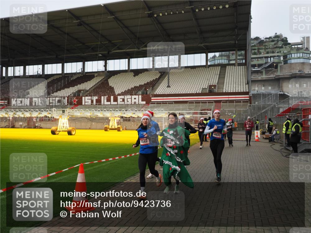 07.12.2025 - St. Pauli X-Mass-Run No. 15 Fabian Wolf http://msf.ph/oto/9423736 07.12.2025 12:02:52 Ziel 826, 1279, 2095, 3803, 3995, 4076, 4120, 4228, 4681, 4682, 4683, 4684 meine-sportfotos.de