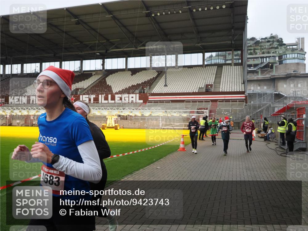 07.12.2025 - St. Pauli X-Mass-Run No. 15 Fabian Wolf http://msf.ph/oto/9423743 07.12.2025 12:02:54 Ziel 826, 1279, 2095, 3803, 4076, 4120, 4228, 4681, 4682, 4683, 4684 meine-sportfotos.de