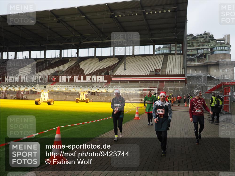 07.12.2025 - St. Pauli X-Mass-Run No. 15 Fabian Wolf http://msf.ph/oto/9423744 07.12.2025 12:02:57 Ziel 826, 1279, 2095, 4076, 4120, 4228, 4681, 4682, 4683, 4684 meine-sportfotos.de