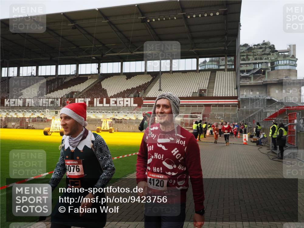 07.12.2025 - St. Pauli X-Mass-Run No. 15 Fabian Wolf http://msf.ph/oto/9423756 07.12.2025 12:03:01 Ziel 826, 2095, 4076, 4120, 4228, 4243, 4244, 4681, 4682, 4683, 4684 meine-sportfotos.de