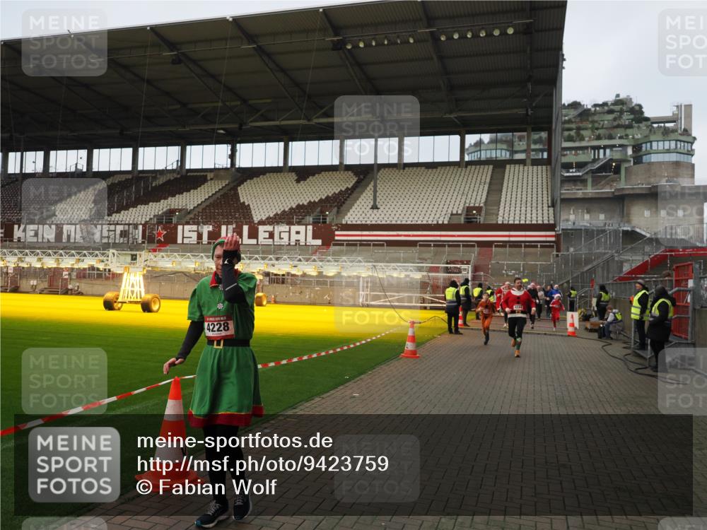 07.12.2025 - St. Pauli X-Mass-Run No. 15 Fabian Wolf http://msf.ph/oto/9423759 07.12.2025 12:03:03 Ziel 826, 2095, 3122, 4076, 4120, 4228, 4243, 4244, 4681, 4682, 4683, 4684, 4747, 4751 meine-sportfotos.de