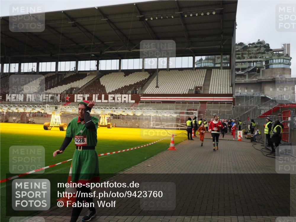 07.12.2025 - St. Pauli X-Mass-Run No. 15 Fabian Wolf http://msf.ph/oto/9423760 07.12.2025 12:03:03 Ziel 826, 2095, 3122, 4076, 4120, 4228, 4243, 4244, 4681, 4682, 4683, 4684, 4747, 4751 meine-sportfotos.de