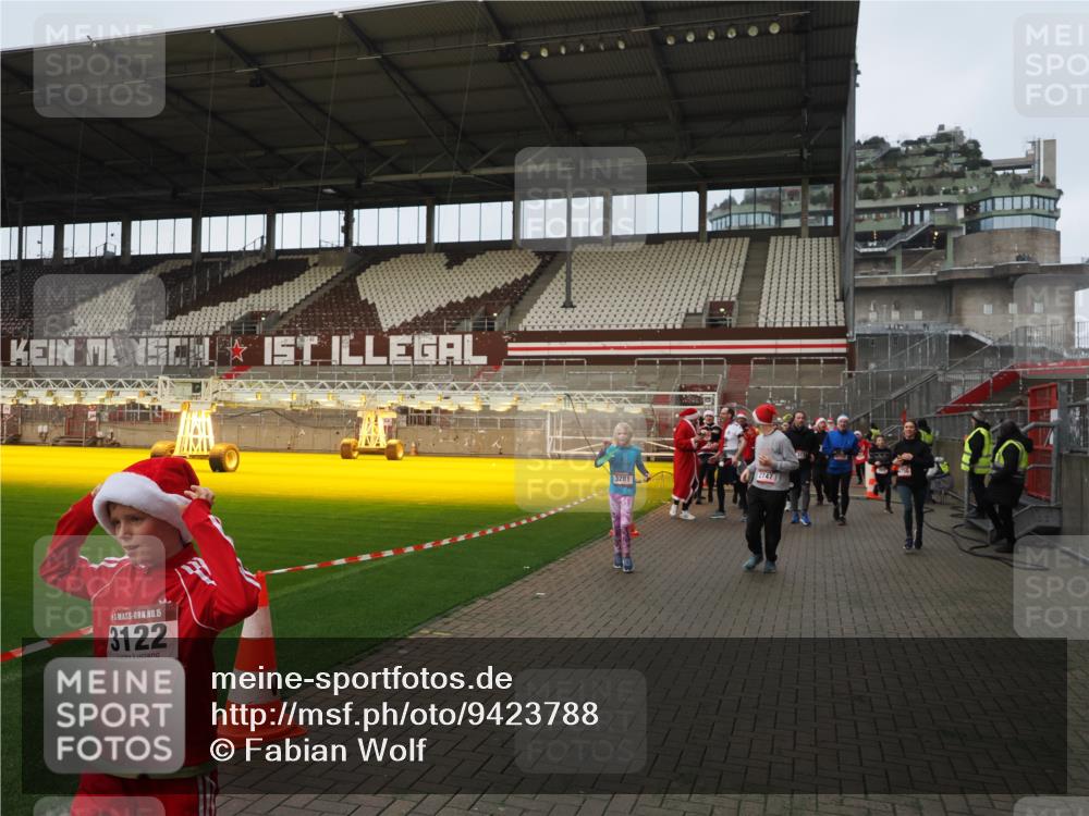 07.12.2025 - St. Pauli X-Mass-Run No. 15 Fabian Wolf http://msf.ph/oto/9423788 07.12.2025 12:03:11 Ziel 267, 2610, 2747, 2822, 2834, 2843, 3122, 3125, 3130, 3134, 3281, 3282, 3941, 4024, 4243, 4244, 4747, 4750, 4751 meine-sportfotos.de