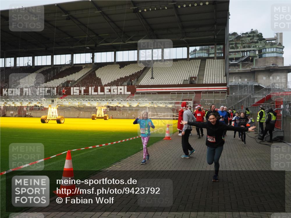 07.12.2025 - St. Pauli X-Mass-Run No. 15 Fabian Wolf http://msf.ph/oto/9423792 07.12.2025 12:03:13 Ziel 267, 2610, 2747, 2822, 2834, 2843, 3122, 3125, 3130, 3134, 3281, 3282, 3937, 3941, 3943, 4024, 4243, 4244, 4741, 4747, 4750, 4751 meine-sportfotos.de