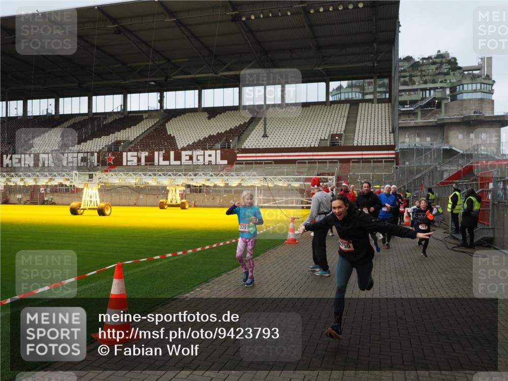 07.12.2025 - St. Pauli X-Mass-Run No. 15 Fabian Wolf http://msf.ph/oto/9423793 07.12.2025 12:03:13 Ziel 267, 2610, 2747, 2822, 2834, 2843, 3122, 3125, 3130, 3134, 3281, 3282, 3937, 3941, 3943, 4024, 4243, 4244, 4741, 4747, 4750, 4751 meine-sportfotos.de