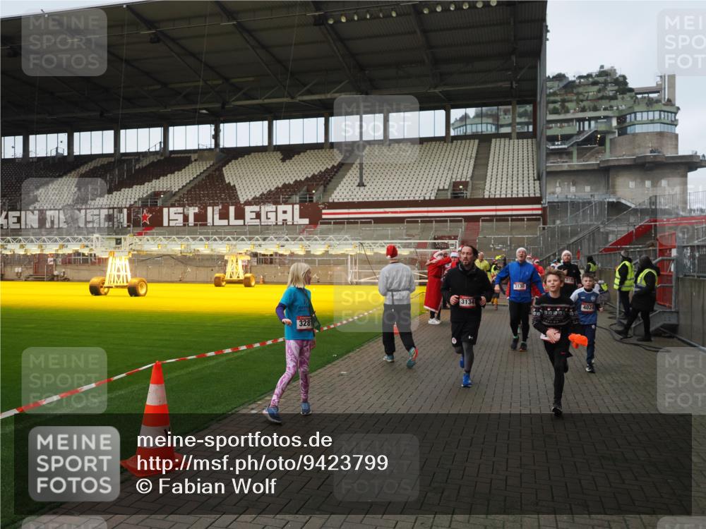 07.12.2025 - St. Pauli X-Mass-Run No. 15 Fabian Wolf http://msf.ph/oto/9423799 07.12.2025 12:03:14 Ziel 267, 2610, 2747, 2822, 2834, 2843, 3122, 3125, 3130, 3134, 3281, 3282, 3937, 3941, 3943, 4024, 4243, 4244, 4741, 4747, 4750, 4751 meine-sportfotos.de