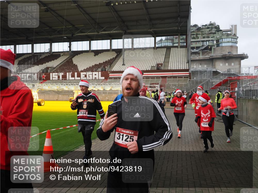 07.12.2025 - St. Pauli X-Mass-Run No. 15 Fabian Wolf http://msf.ph/oto/9423819 07.12.2025 12:03:19 Ziel 267, 2610, 2747, 2822, 2834, 2843, 3122, 3125, 3130, 3134, 3281, 3282, 3937, 3941, 3943, 4024, 4243, 4244, 4732, 4741, 4747, 4750, 4751, 5007 meine-sportfotos.de