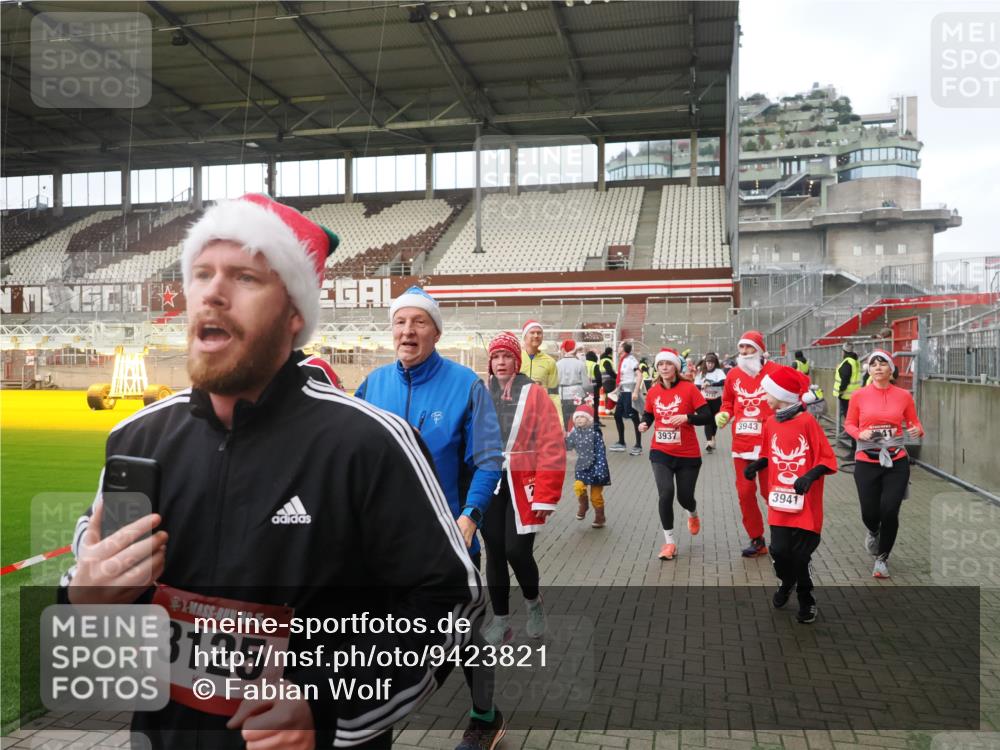 07.12.2025 - St. Pauli X-Mass-Run No. 15 Fabian Wolf http://msf.ph/oto/9423821 07.12.2025 12:03:20 Ziel 267, 2610, 2747, 2822, 2834, 2843, 3122, 3125, 3130, 3134, 3281, 3282, 3937, 3941, 3943, 4024, 4732, 4741, 4747, 4750, 4751, 5007 meine-sportfotos.de