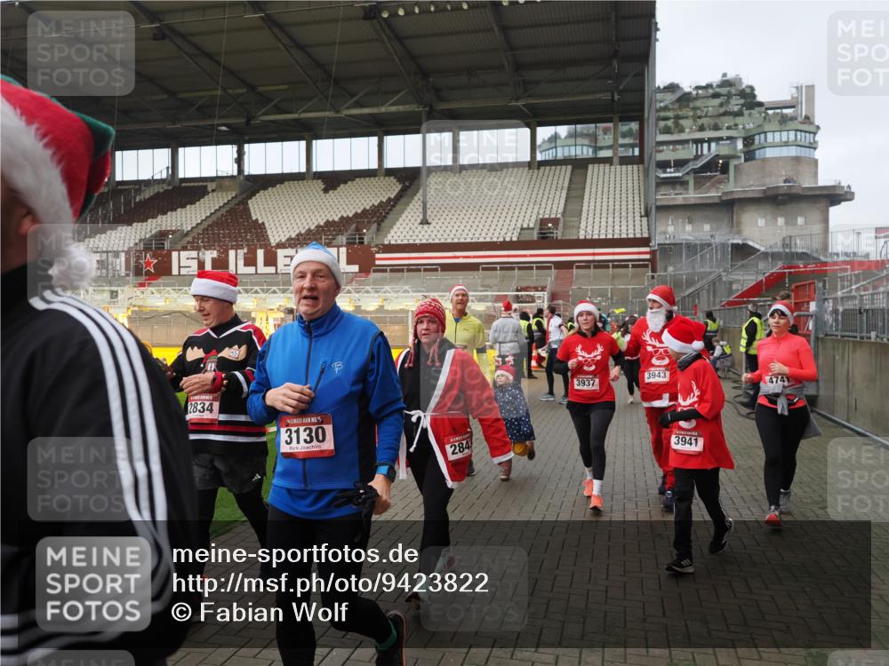 07.12.2025 - St. Pauli X-Mass-Run No. 15 Fabian Wolf http://msf.ph/oto/9423822 07.12.2025 12:03:20 Ziel 267, 2610, 2747, 2822, 2834, 2843, 3122, 3125, 3130, 3134, 3281, 3282, 3937, 3941, 3943, 4024, 4732, 4741, 4747, 4750, 4751, 5007 meine-sportfotos.de