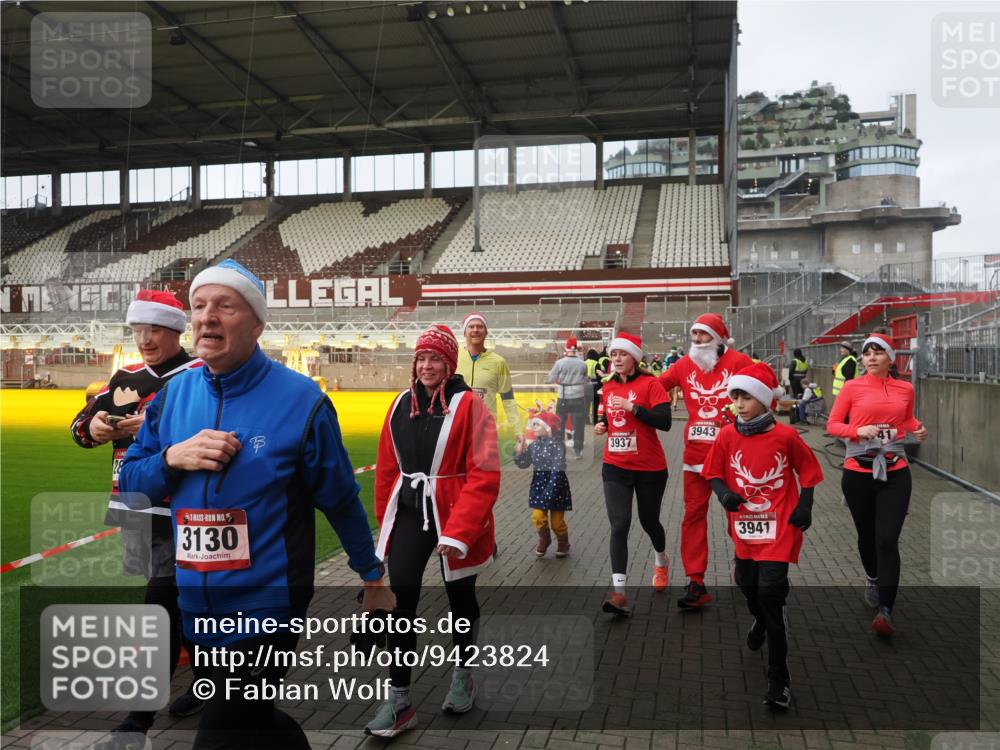 07.12.2025 - St. Pauli X-Mass-Run No. 15 Fabian Wolf http://msf.ph/oto/9423824 07.12.2025 12:03:20 Ziel 267, 2610, 2747, 2822, 2834, 2843, 3122, 3125, 3130, 3134, 3281, 3282, 3937, 3941, 3943, 4024, 4732, 4741, 4747, 4750, 4751, 5007 meine-sportfotos.de
