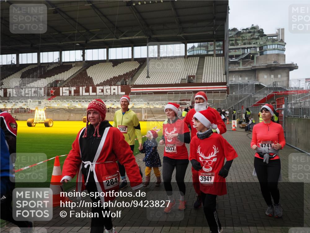07.12.2025 - St. Pauli X-Mass-Run No. 15 Fabian Wolf http://msf.ph/oto/9423827 07.12.2025 12:03:21 Ziel 267, 2610, 2747, 2822, 2834, 2843, 3122, 3125, 3130, 3134, 3281, 3282, 3937, 3941, 3943, 4024, 4732, 4741, 4747, 4750, 4751, 5007 meine-sportfotos.de