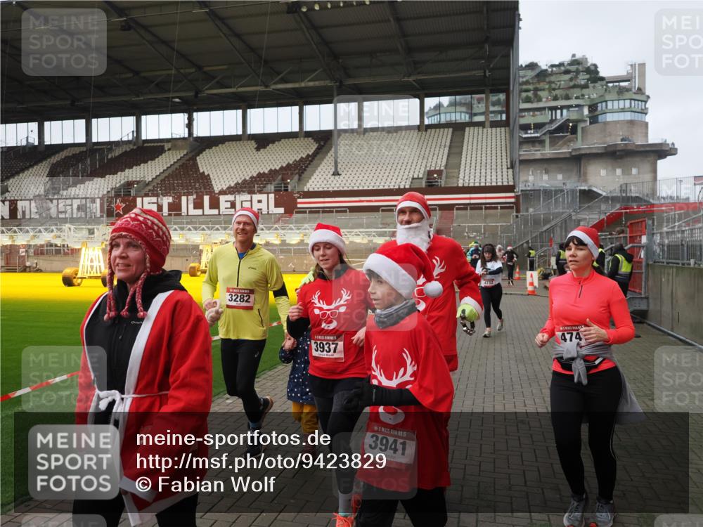 07.12.2025 - St. Pauli X-Mass-Run No. 15 Fabian Wolf http://msf.ph/oto/9423829 07.12.2025 12:03:21 Ziel 267, 2610, 2747, 2822, 2834, 2843, 3122, 3125, 3130, 3134, 3281, 3282, 3937, 3941, 3943, 4024, 4732, 4741, 4747, 4750, 4751, 5007 meine-sportfotos.de