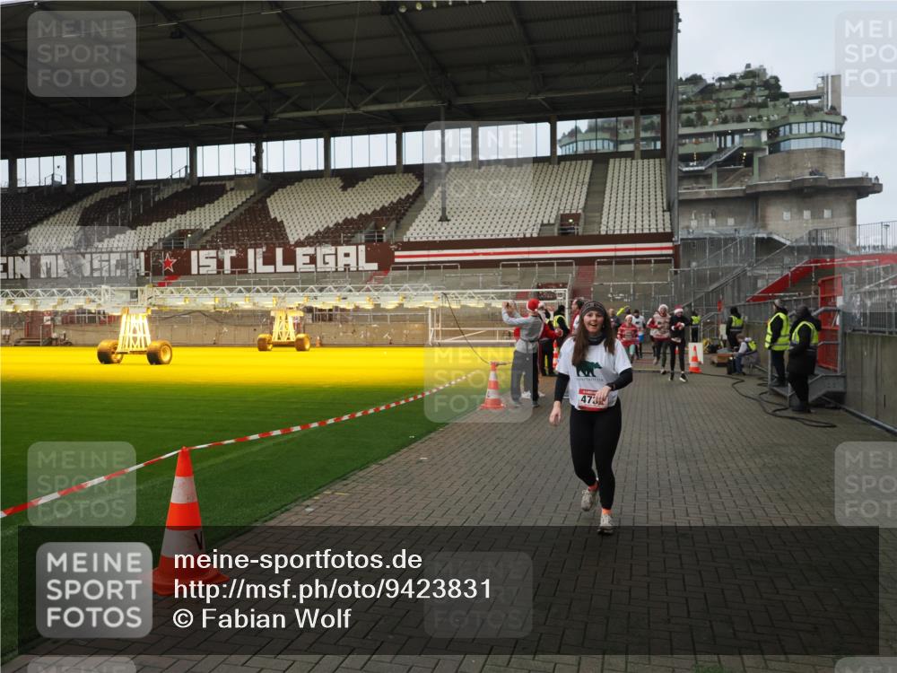 07.12.2025 - St. Pauli X-Mass-Run No. 15 Fabian Wolf http://msf.ph/oto/9423831 07.12.2025 12:03:25 Ziel 267, 2610, 2822, 2834, 2843, 3125, 3134, 3282, 3807, 3937, 3941, 3943, 4006, 4022, 4024, 4241, 4726, 4731, 4732, 4741, 4750, 5007 meine-sportfotos.de