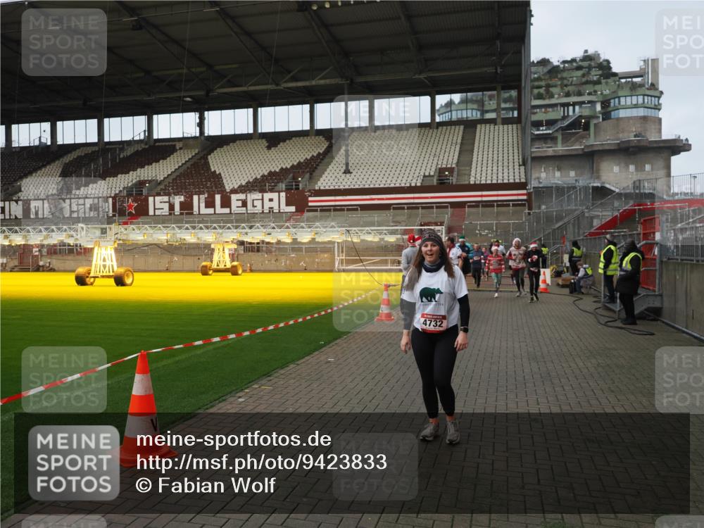 07.12.2025 - St. Pauli X-Mass-Run No. 15 Fabian Wolf http://msf.ph/oto/9423833 07.12.2025 12:03:25 Ziel 267, 2610, 2822, 2834, 2843, 3125, 3134, 3282, 3807, 3937, 3941, 3943, 4006, 4022, 4024, 4241, 4726, 4731, 4732, 4741, 4750, 5007 meine-sportfotos.de