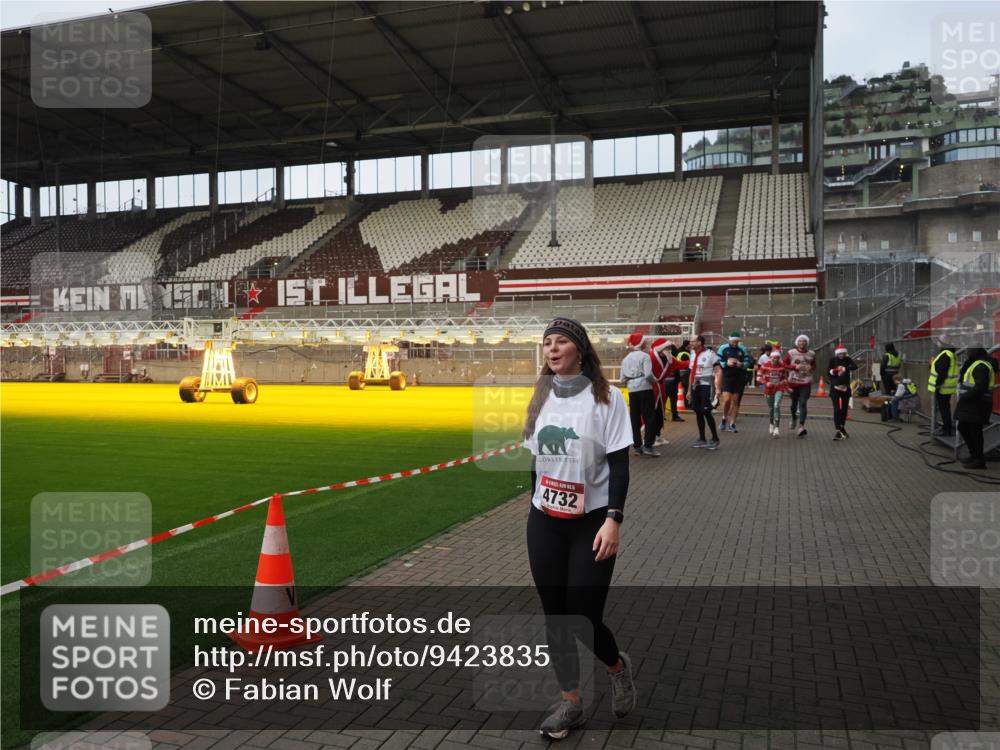 07.12.2025 - St. Pauli X-Mass-Run No. 15 Fabian Wolf http://msf.ph/oto/9423835 07.12.2025 12:03:26 Ziel 267, 2822, 2834, 2843, 3125, 3282, 3807, 3937, 3941, 3943, 4006, 4022, 4024, 4241, 4247, 4726, 4731, 4732, 4741, 4750, 5007 meine-sportfotos.de