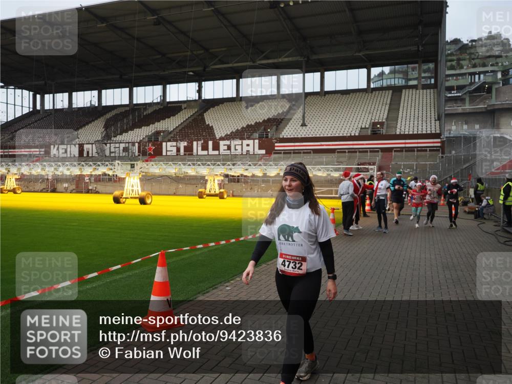 07.12.2025 - St. Pauli X-Mass-Run No. 15 Fabian Wolf http://msf.ph/oto/9423836 07.12.2025 12:03:27 Ziel 267, 2834, 3125, 3282, 3807, 3937, 3941, 3943, 4006, 4022, 4024, 4241, 4247, 4726, 4731, 4732, 4741, 5007 meine-sportfotos.de