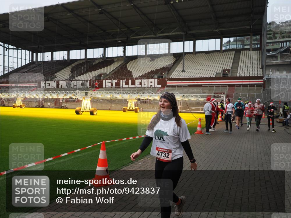 07.12.2025 - St. Pauli X-Mass-Run No. 15 Fabian Wolf http://msf.ph/oto/9423837 07.12.2025 12:03:27 Ziel 267, 2834, 3125, 3282, 3807, 3937, 3941, 3943, 4006, 4022, 4024, 4241, 4247, 4726, 4731, 4732, 4741, 5007 meine-sportfotos.de