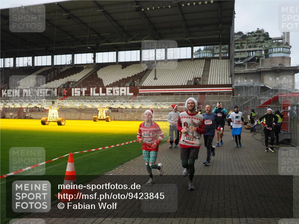 07.12.2025 - St. Pauli X-Mass-Run No. 15 Fabian Wolf http://msf.ph/oto/9423845 07.12.2025 12:03:31 Ziel 255, 258, 3282, 3807, 3937, 3941, 3943, 4006, 4022, 4221, 4224, 4241, 4247, 4726, 4731, 4732, 4741, 4746, 5007 meine-sportfotos.de