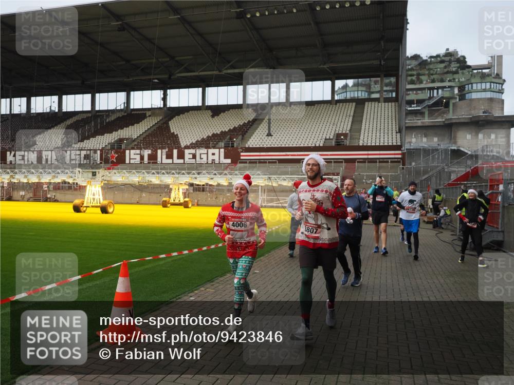 07.12.2025 - St. Pauli X-Mass-Run No. 15 Fabian Wolf http://msf.ph/oto/9423846 07.12.2025 12:03:31 Ziel 255, 258, 3282, 3807, 3937, 3941, 3943, 4006, 4022, 4221, 4224, 4241, 4247, 4726, 4731, 4732, 4741, 4746, 5007 meine-sportfotos.de