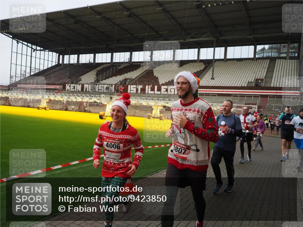 07.12.2025 - St. Pauli X-Mass-Run No. 15 Fabian Wolf http://msf.ph/oto/9423850 07.12.2025 12:03:32 Ziel 255, 258, 263, 3807, 3937, 3943, 4006, 4022, 4221, 4224, 4241, 4247, 4726, 4731, 4732, 4741, 4746, 5007 meine-sportfotos.de