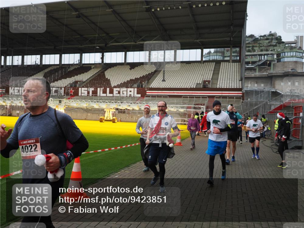 07.12.2025 - St. Pauli X-Mass-Run No. 15 Fabian Wolf http://msf.ph/oto/9423851 07.12.2025 12:03:33 Ziel 255, 258, 263, 3807, 4006, 4022, 4221, 4224, 4241, 4247, 4726, 4731, 4732, 4746, 5007 meine-sportfotos.de