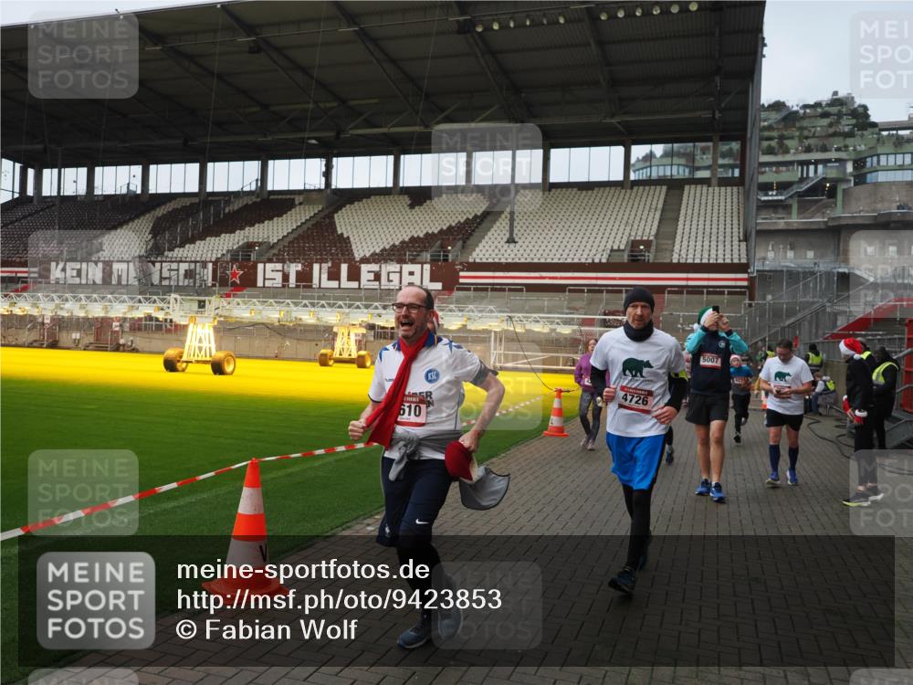 07.12.2025 - St. Pauli X-Mass-Run No. 15 Fabian Wolf http://msf.ph/oto/9423853 07.12.2025 12:03:33 Ziel 255, 258, 263, 3807, 4006, 4022, 4221, 4224, 4241, 4247, 4726, 4731, 4732, 4746, 5007 meine-sportfotos.de