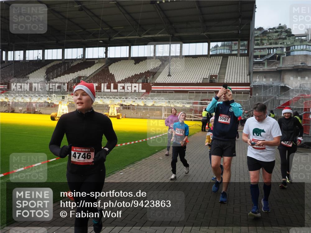 07.12.2025 - St. Pauli X-Mass-Run No. 15 Fabian Wolf http://msf.ph/oto/9423863 07.12.2025 12:03:36 Ziel 255, 258, 263, 723, 3081, 3082, 3807, 4006, 4022, 4221, 4224, 4241, 4247, 4726, 4731, 4732, 4742, 4746, 5007 meine-sportfotos.de