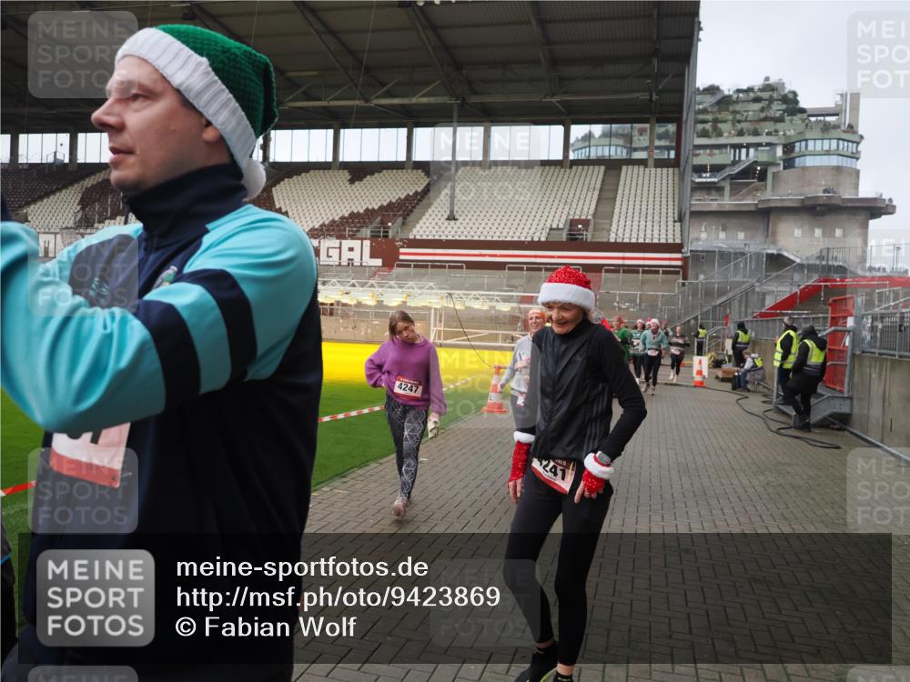 07.12.2025 - St. Pauli X-Mass-Run No. 15 Fabian Wolf http://msf.ph/oto/9423869 07.12.2025 12:03:39 Ziel 255, 258, 263, 723, 3081, 3082, 3316, 3317, 3807, 3994, 3996, 3997, 4006, 4022, 4221, 4224, 4241, 4247, 4726, 4731, 4742, 4746, 5007 meine-sportfotos.de