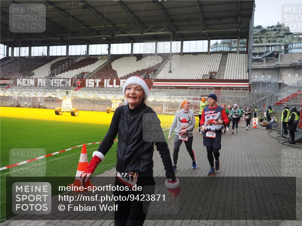 07.12.2025 - St. Pauli X-Mass-Run No. 15 Fabian Wolf http://msf.ph/oto/9423871 07.12.2025 12:03:40 Ziel 255, 258, 263, 723, 3081, 3082, 3316, 3317, 3807, 3994, 3996, 3997, 4006, 4022, 4221, 4224, 4241, 4247, 4726, 4731, 4742, 4746 meine-sportfotos.de