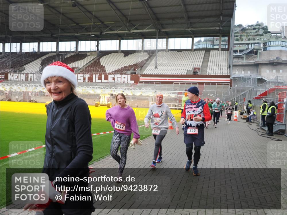 07.12.2025 - St. Pauli X-Mass-Run No. 15 Fabian Wolf http://msf.ph/oto/9423872 07.12.2025 12:03:40 Ziel 255, 258, 263, 723, 3081, 3082, 3316, 3317, 3807, 3994, 3996, 3997, 4006, 4022, 4221, 4224, 4241, 4247, 4726, 4731, 4742, 4746 meine-sportfotos.de