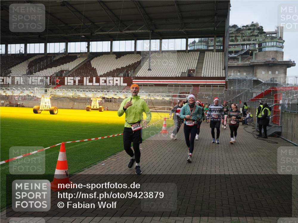 07.12.2025 - St. Pauli X-Mass-Run No. 15 Fabian Wolf http://msf.ph/oto/9423879 07.12.2025 12:03:44 Ziel 255, 258, 263, 723, 3081, 3082, 3316, 3317, 3994, 3996, 3997, 4011, 4021, 4022, 4221, 4224, 4247, 4726, 4731, 4742, 4746 meine-sportfotos.de