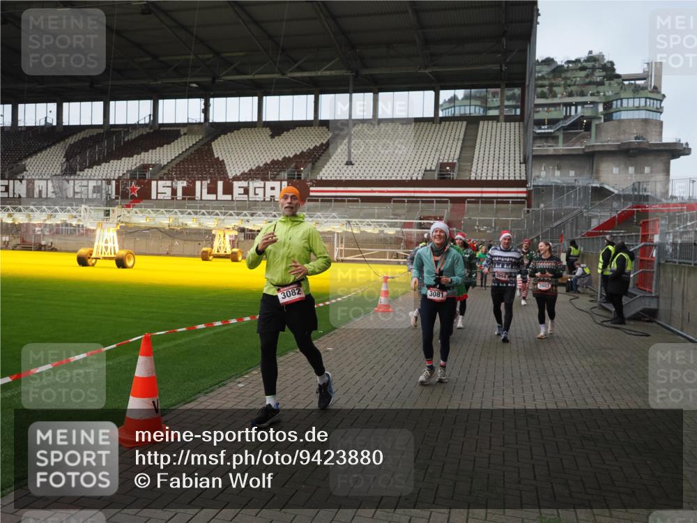 07.12.2025 - St. Pauli X-Mass-Run No. 15 Fabian Wolf http://msf.ph/oto/9423880 07.12.2025 12:03:44 Ziel 255, 258, 263, 723, 3081, 3082, 3316, 3317, 3994, 3996, 3997, 4011, 4021, 4022, 4221, 4224, 4247, 4726, 4731, 4742, 4746 meine-sportfotos.de