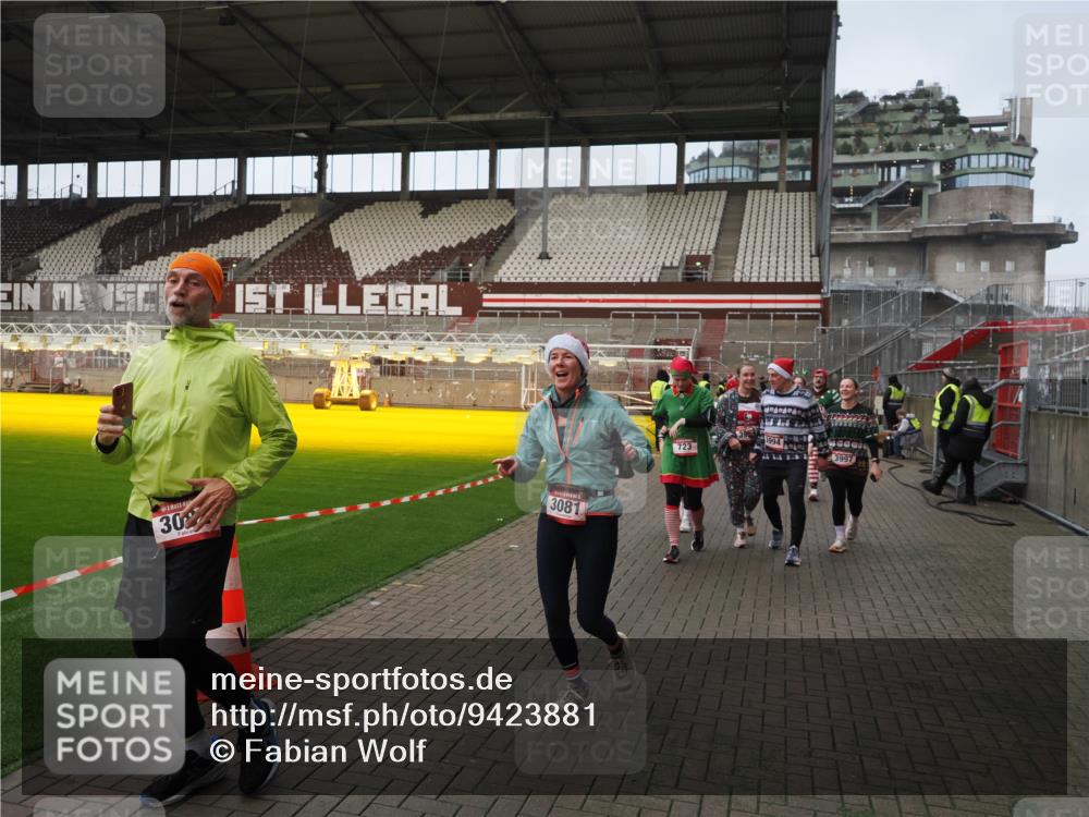 07.12.2025 - St. Pauli X-Mass-Run No. 15 Fabian Wolf http://msf.ph/oto/9423881 07.12.2025 12:03:45 Ziel 255, 258, 263, 723, 3081, 3082, 3316, 3317, 3994, 3996, 3997, 4011, 4021, 4221, 4224, 4247, 4726, 4731, 4742, 4746 meine-sportfotos.de