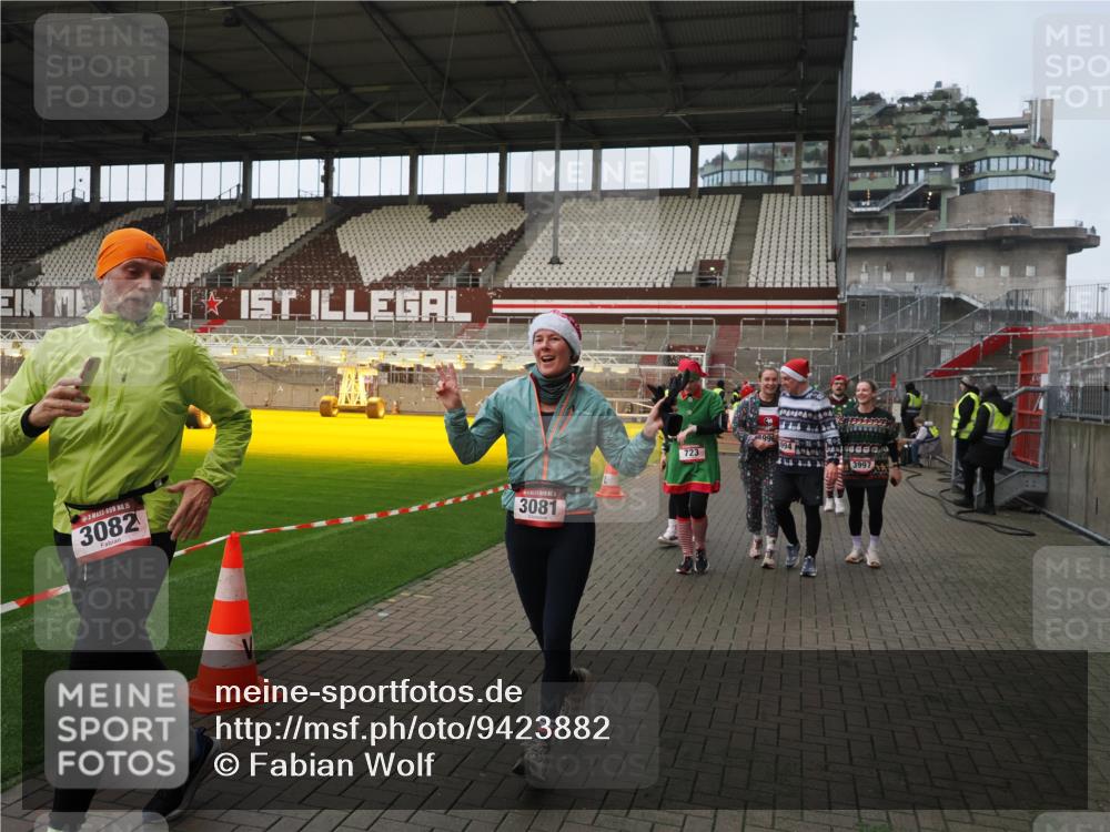 07.12.2025 - St. Pauli X-Mass-Run No. 15 Fabian Wolf http://msf.ph/oto/9423882 07.12.2025 12:03:45 Ziel 255, 258, 263, 723, 3081, 3082, 3316, 3317, 3994, 3996, 3997, 4011, 4021, 4221, 4224, 4247, 4726, 4731, 4742, 4746 meine-sportfotos.de