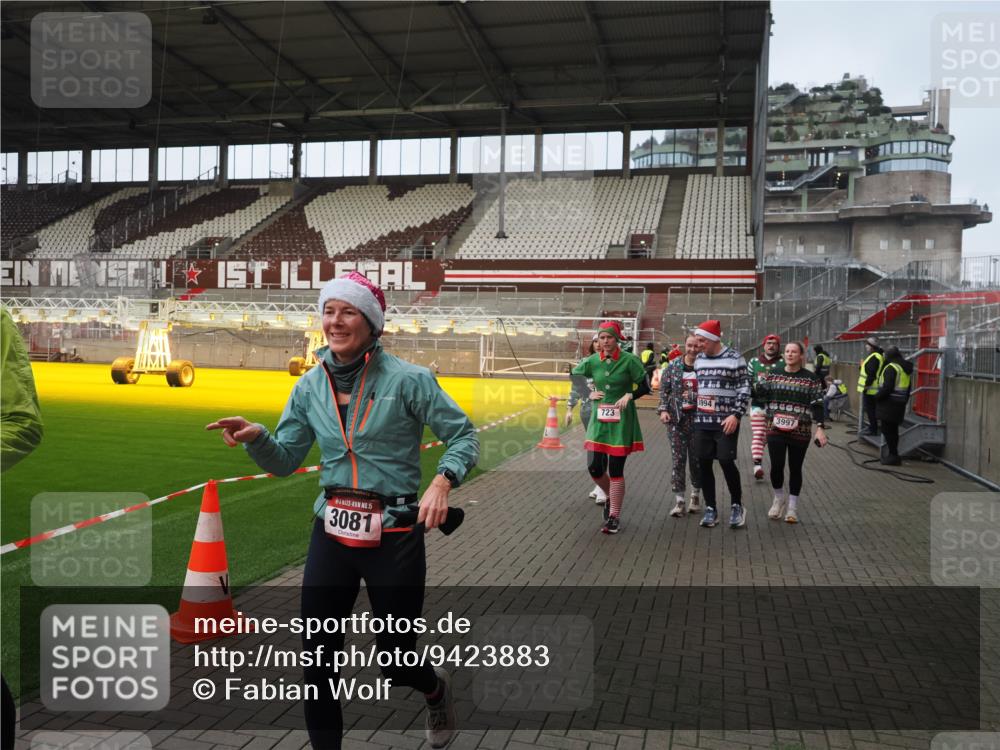 07.12.2025 - St. Pauli X-Mass-Run No. 15 Fabian Wolf http://msf.ph/oto/9423883 07.12.2025 12:03:46 Ziel 255, 258, 263, 723, 3081, 3082, 3316, 3317, 3994, 3996, 3997, 4011, 4021, 4221, 4224, 4247, 4742, 4746 meine-sportfotos.de