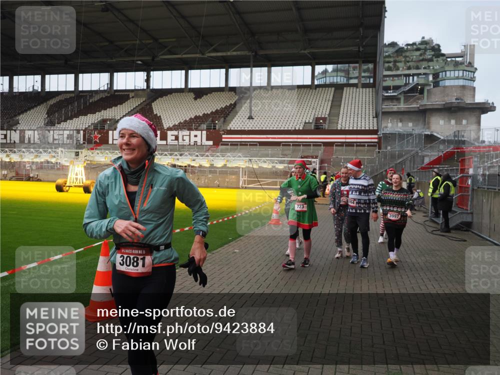 07.12.2025 - St. Pauli X-Mass-Run No. 15 Fabian Wolf http://msf.ph/oto/9423884 07.12.2025 12:03:46 Ziel 255, 258, 263, 723, 3081, 3082, 3316, 3317, 3994, 3996, 3997, 4011, 4021, 4221, 4224, 4247, 4742, 4746 meine-sportfotos.de