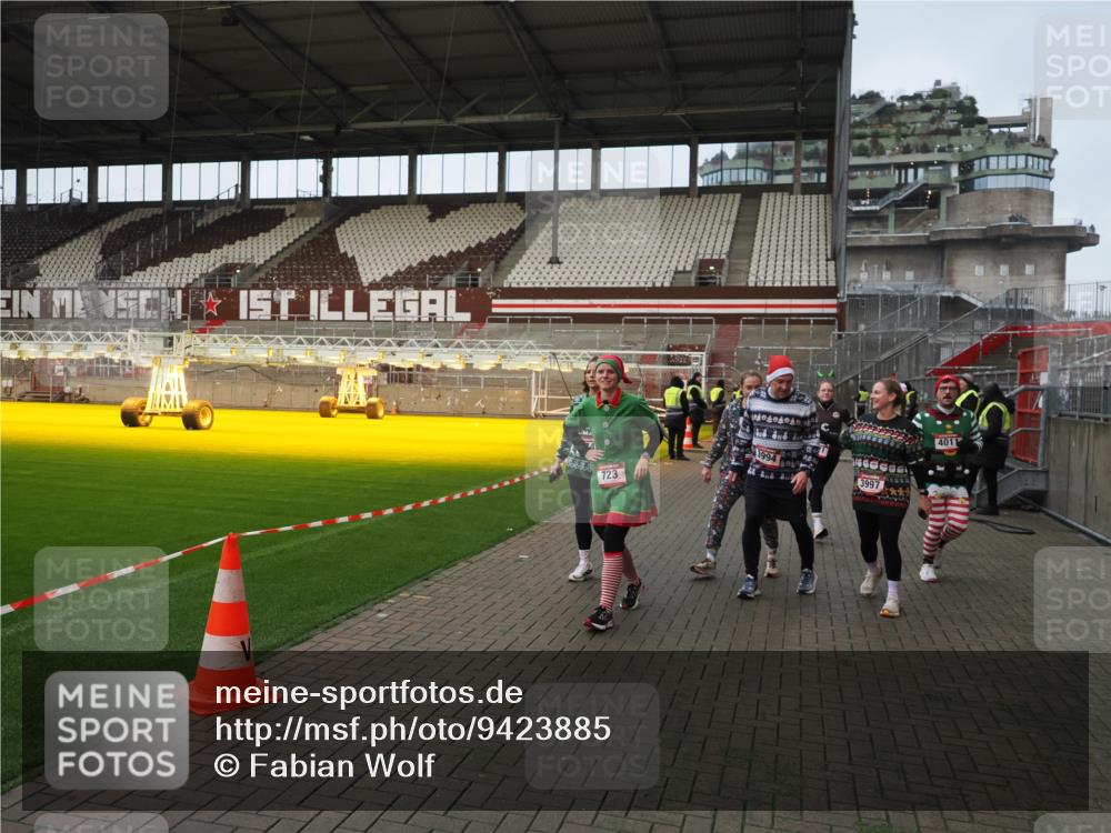 07.12.2025 - St. Pauli X-Mass-Run No. 15 Fabian Wolf http://msf.ph/oto/9423885 07.12.2025 12:03:46 Ziel 255, 258, 263, 723, 3081, 3082, 3316, 3317, 3994, 3996, 3997, 4011, 4021, 4221, 4224, 4247, 4742, 4746 meine-sportfotos.de