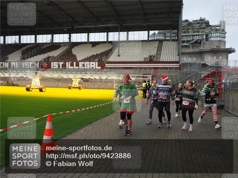 07.12.2025 - St. Pauli X-Mass-Run No. 15 Fabian Wolf http://msf.ph/oto/9423886 07.12.2025 12:03:47 Ziel 255, 258, 263, 723, 3081, 3082, 3316, 3317, 3994, 3996, 3997, 4011, 4021, 4221, 4224, 4742, 4746 meine-sportfotos.de