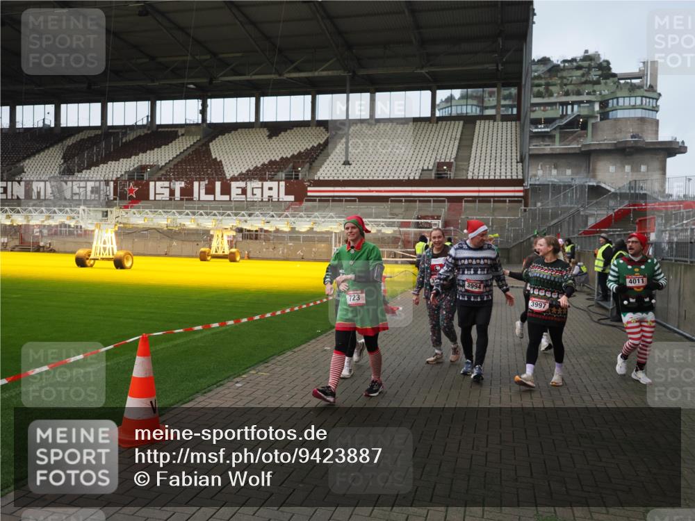 07.12.2025 - St. Pauli X-Mass-Run No. 15 Fabian Wolf http://msf.ph/oto/9423887 07.12.2025 12:03:47 Ziel 255, 258, 263, 723, 3081, 3082, 3316, 3317, 3994, 3996, 3997, 4011, 4021, 4221, 4224, 4742, 4746 meine-sportfotos.de