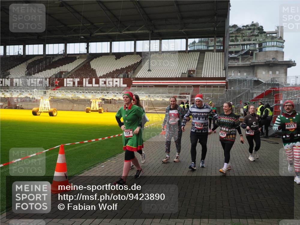 07.12.2025 - St. Pauli X-Mass-Run No. 15 Fabian Wolf http://msf.ph/oto/9423890 07.12.2025 12:03:47 Ziel 255, 258, 263, 723, 3081, 3082, 3316, 3317, 3994, 3996, 3997, 4011, 4021, 4221, 4224, 4742, 4746 meine-sportfotos.de