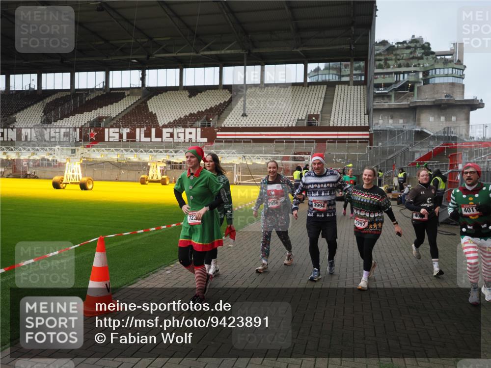 07.12.2025 - St. Pauli X-Mass-Run No. 15 Fabian Wolf http://msf.ph/oto/9423891 07.12.2025 12:03:48 Ziel 255, 258, 263, 723, 3081, 3082, 3316, 3317, 3994, 3996, 3997, 4011, 4021, 4221, 4224, 4742, 4746 meine-sportfotos.de