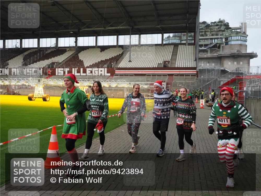 07.12.2025 - St. Pauli X-Mass-Run No. 15 Fabian Wolf http://msf.ph/oto/9423894 07.12.2025 12:03:48 Ziel 255, 258, 263, 723, 3081, 3082, 3316, 3317, 3994, 3996, 3997, 4011, 4021, 4221, 4224, 4742, 4746 meine-sportfotos.de