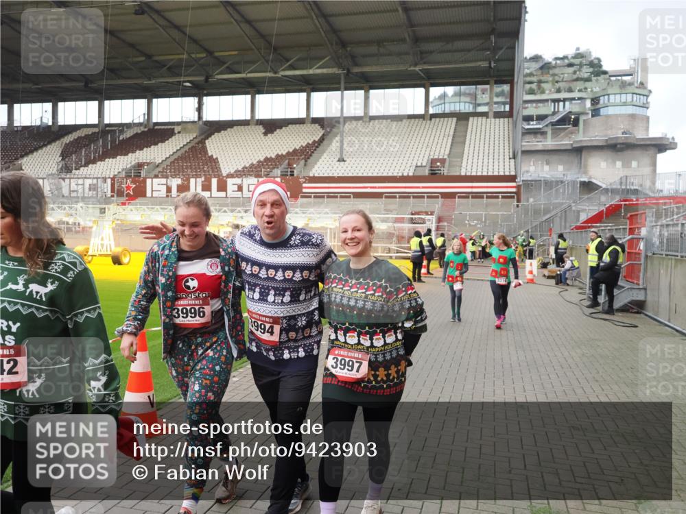 07.12.2025 - St. Pauli X-Mass-Run No. 15 Fabian Wolf http://msf.ph/oto/9423903 07.12.2025 12:03:50 Ziel 255, 258, 263, 723, 3081, 3082, 3316, 3317, 3994, 3996, 3997, 4011, 4021, 4221, 4224, 4742 meine-sportfotos.de