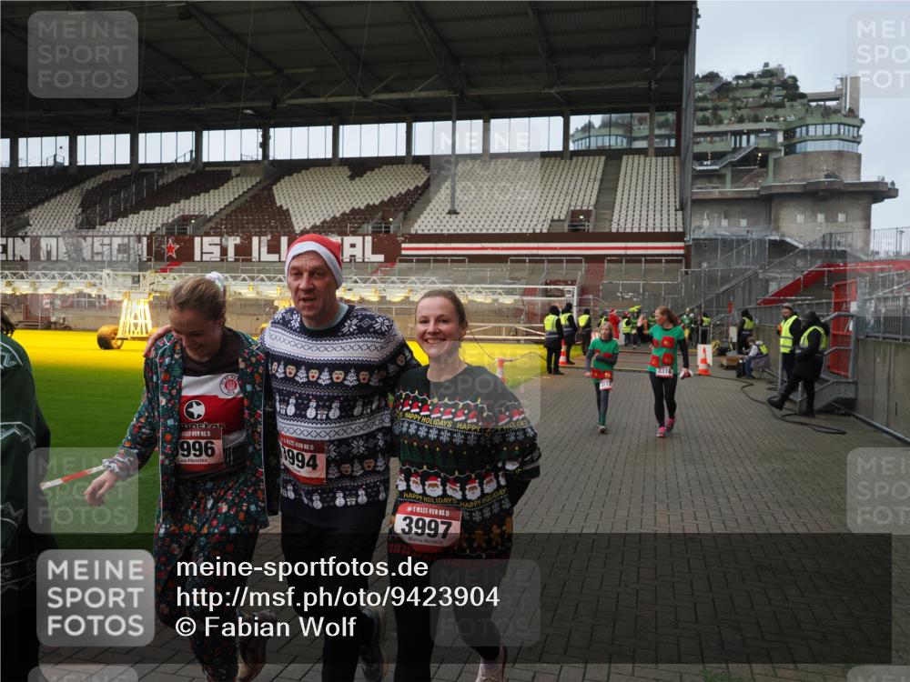 07.12.2025 - St. Pauli X-Mass-Run No. 15 Fabian Wolf http://msf.ph/oto/9423904 07.12.2025 12:03:50 Ziel 255, 258, 263, 723, 3081, 3082, 3316, 3317, 3994, 3996, 3997, 4011, 4021, 4221, 4224, 4742 meine-sportfotos.de